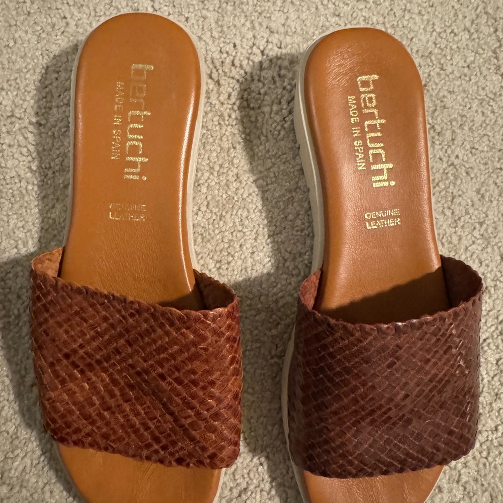 Bertuchi Snakeskin Women's Tan Leather Sandals